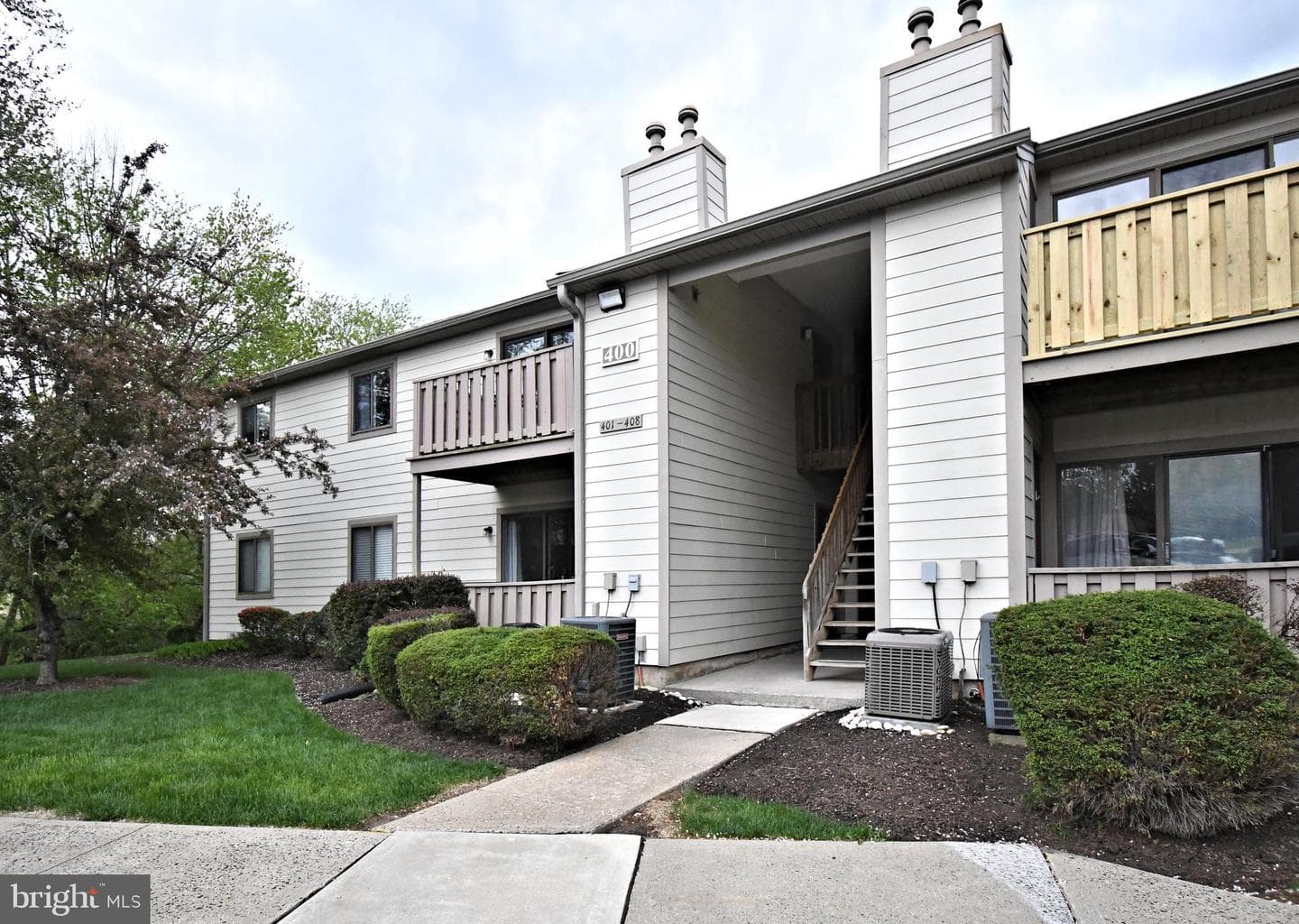 406 Stockton Court photo 2