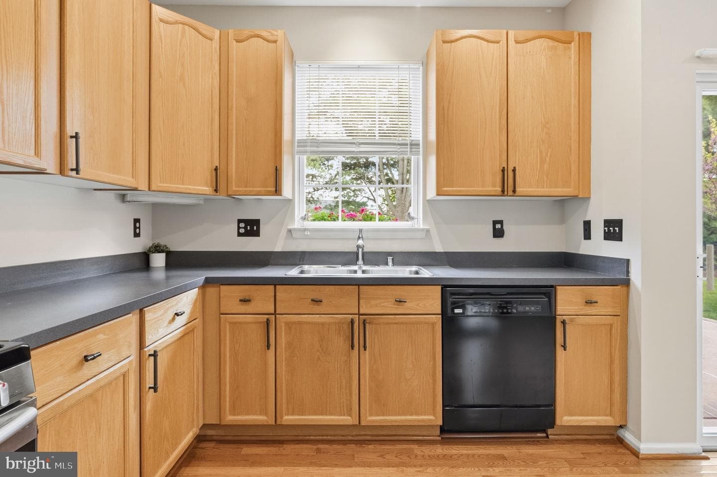 242 Vaughn Road photo 20