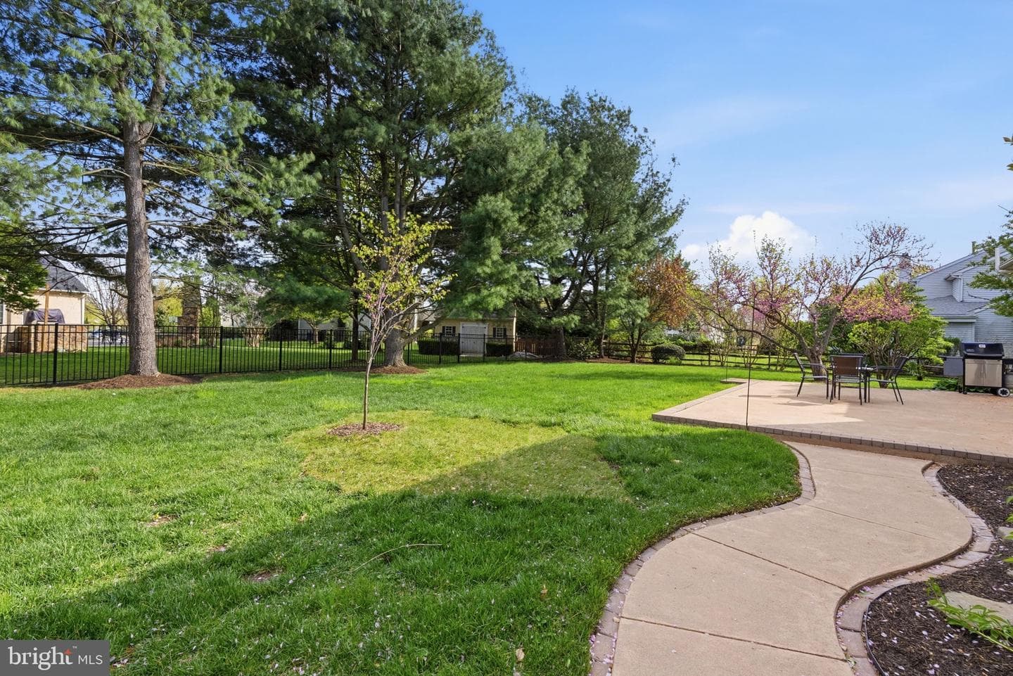 242 Vaughn Road photo 25