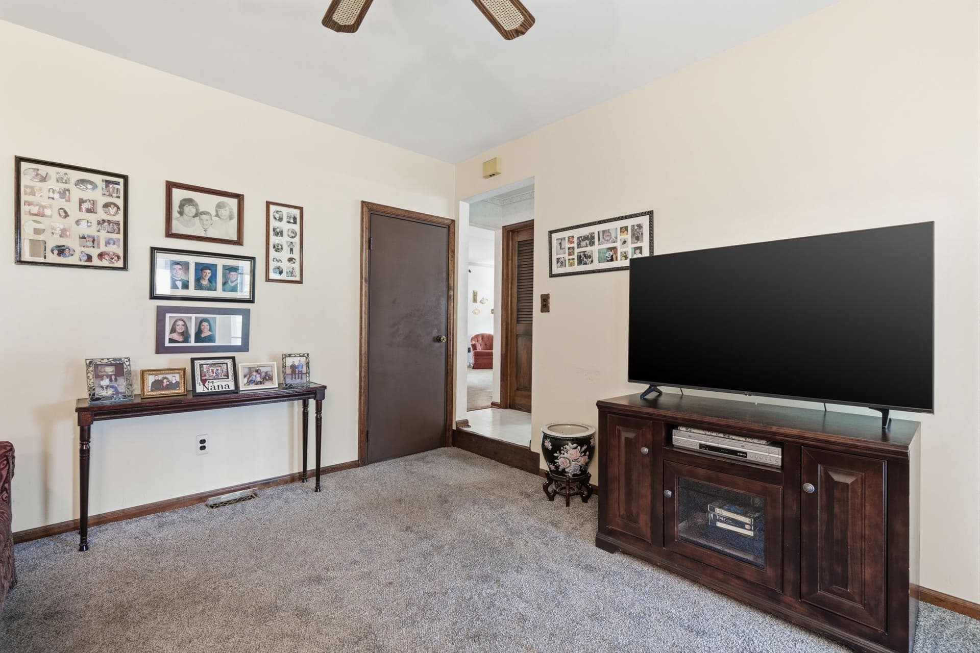 226 Silvestri Drive photo 11