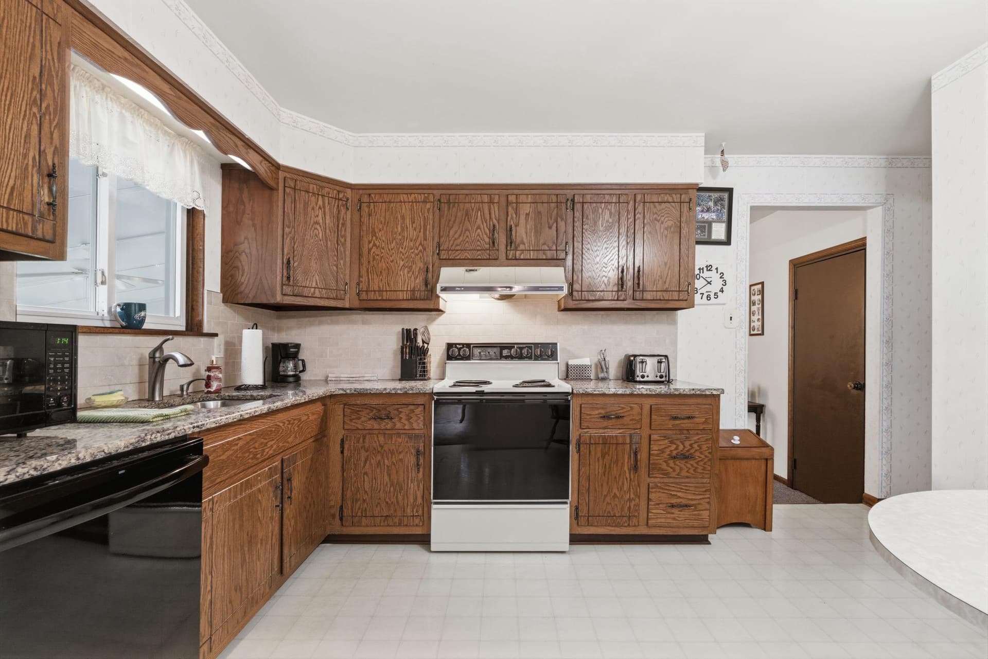 226 Silvestri Drive photo 17