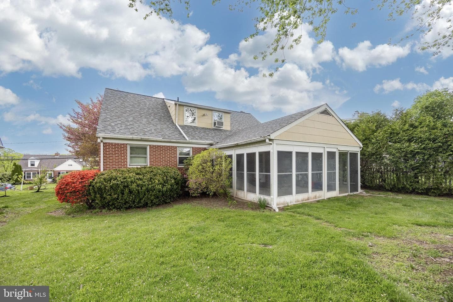 234 W Chestnut Street photo 35