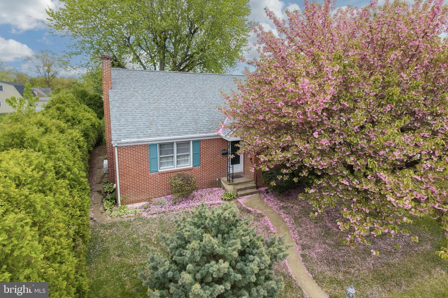 234 W Chestnut Street photo 44