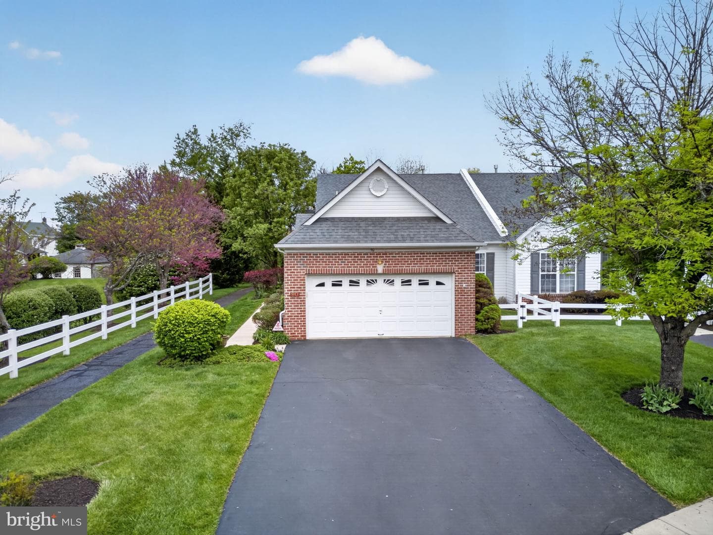 90 Newbury Way photo 2
