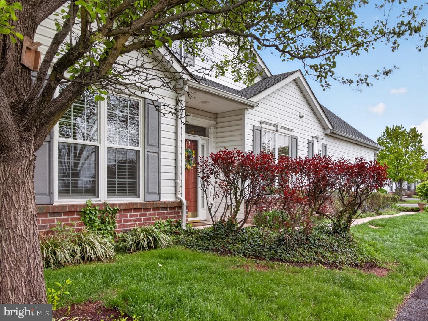 90 Newbury Way photo 7