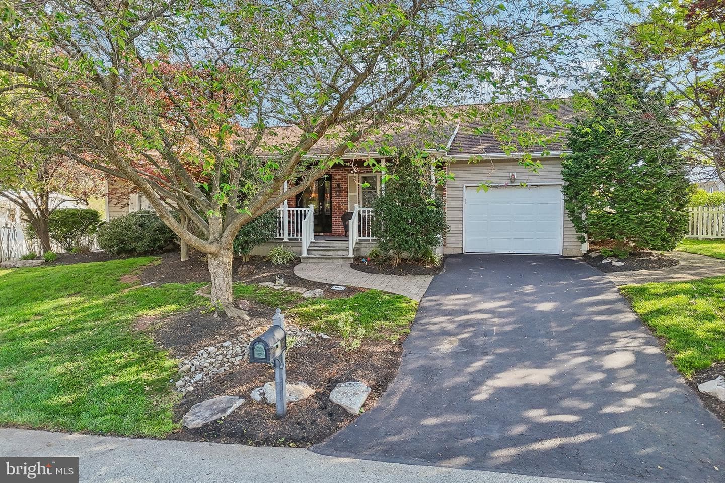 739 Ash Road photo 3