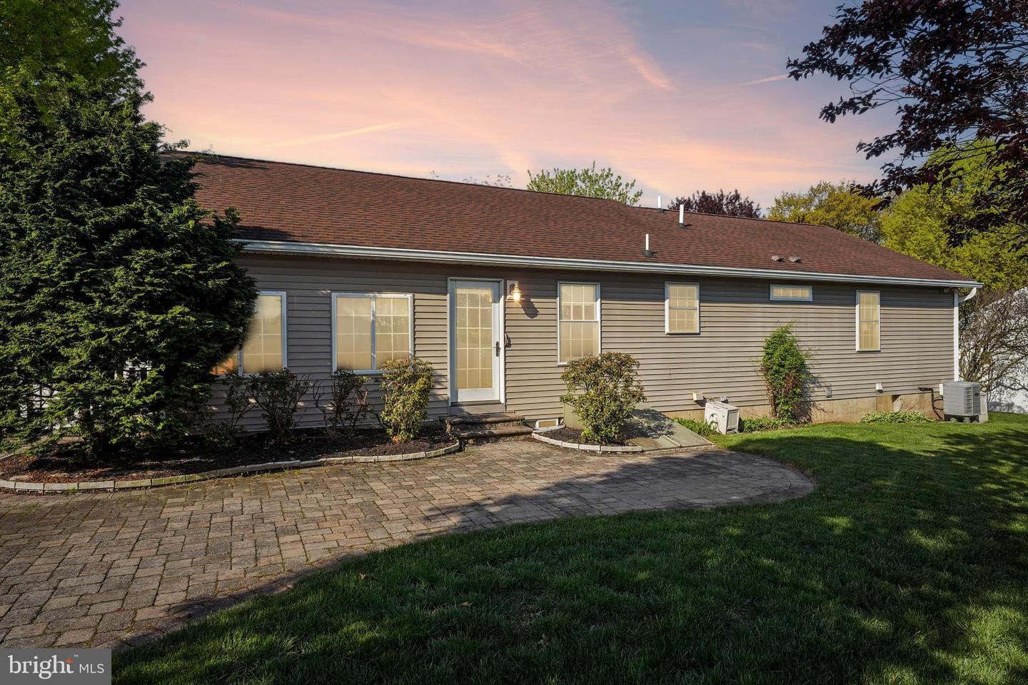 739 Ash Road photo 4