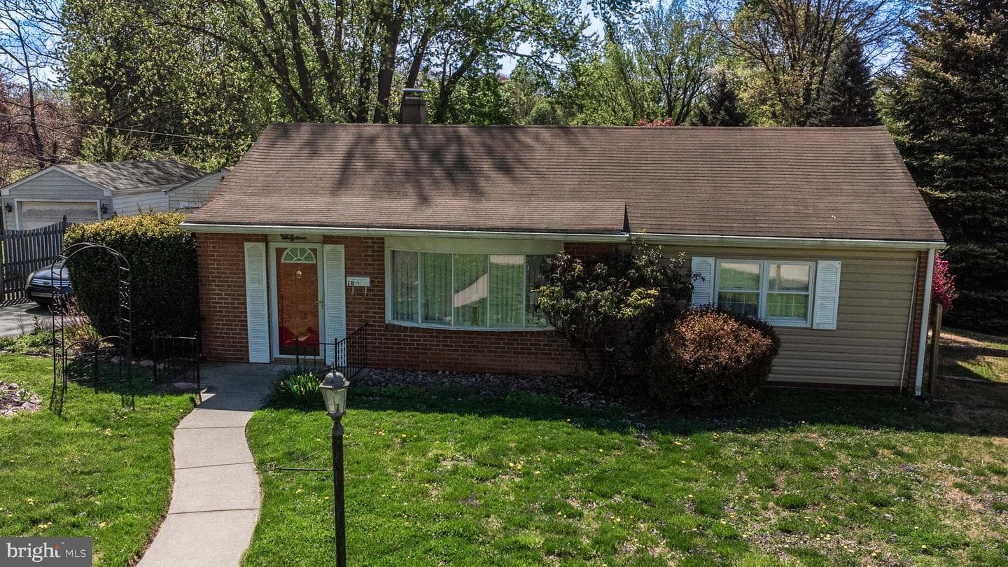 18 Mulberry Lane photo 2