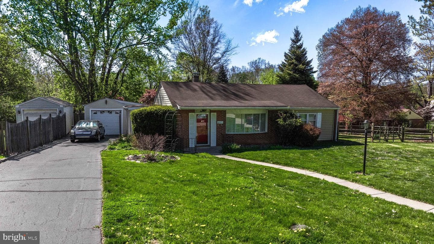 18 Mulberry Lane photo 3