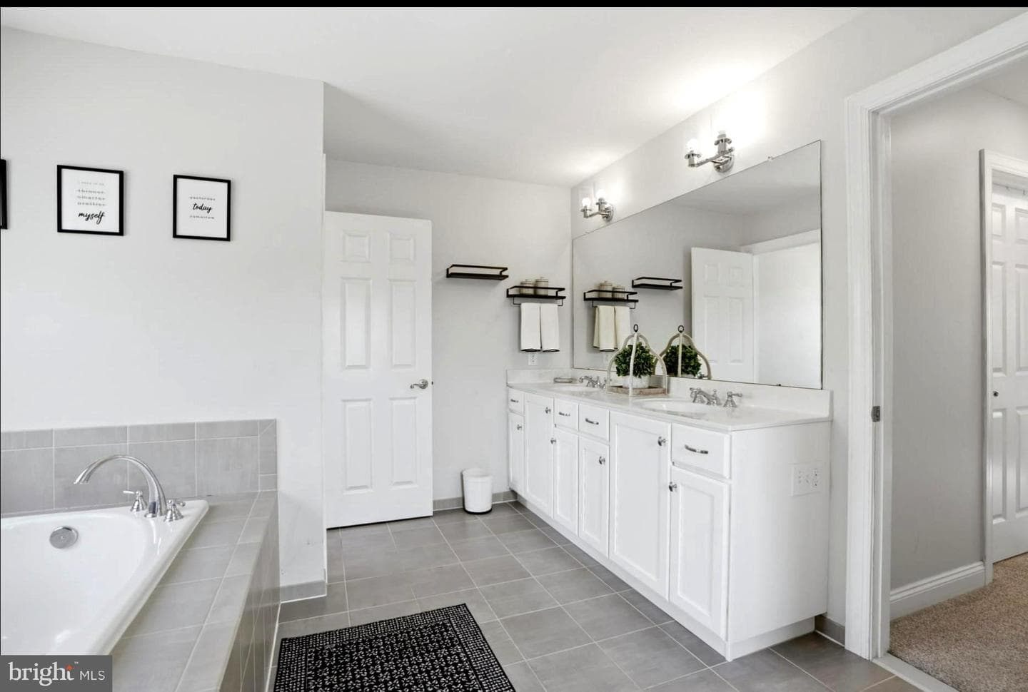 35 Dickinson Lane photo 20