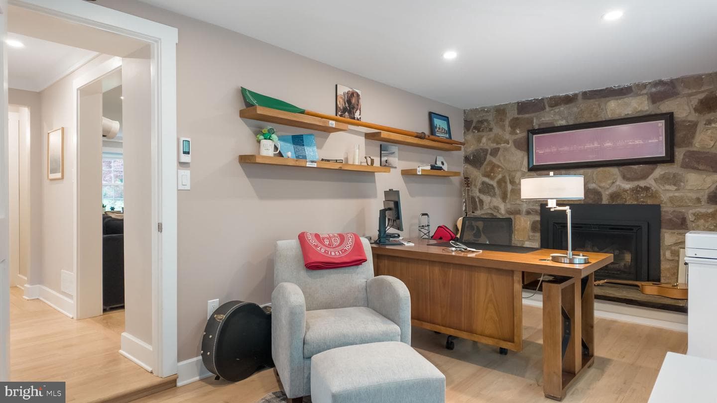 611 Twickenham Road photo 15