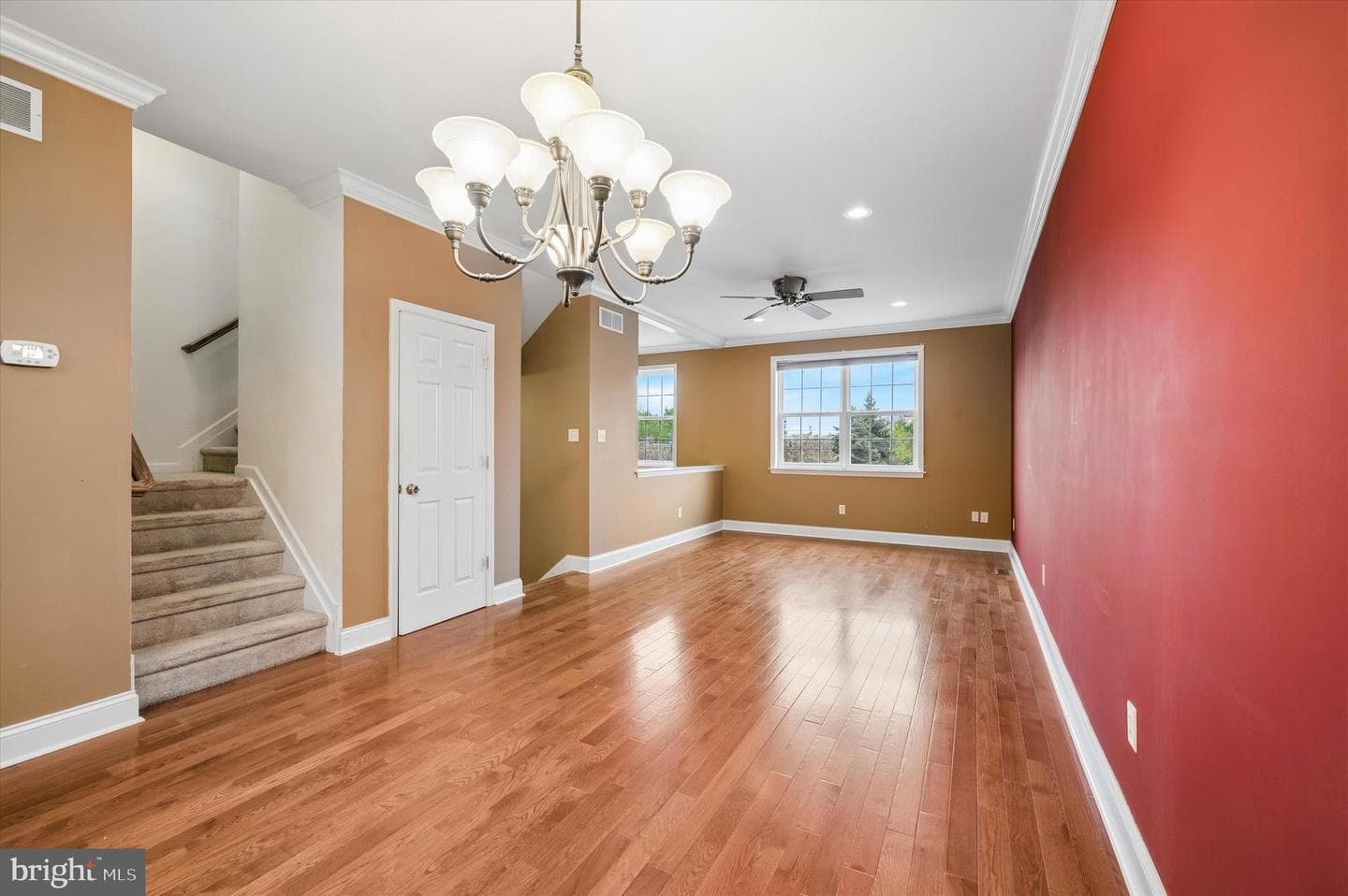 9 E Roberts Street photo 11