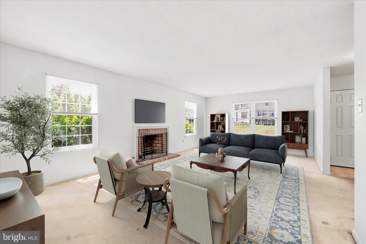 303 Essex Ct photo 13