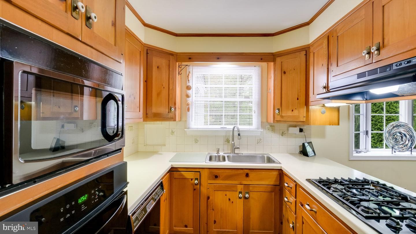 405 Toland Drive photo 11