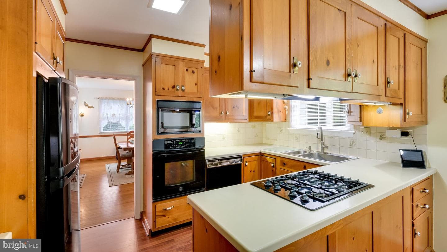 405 Toland Drive photo 9