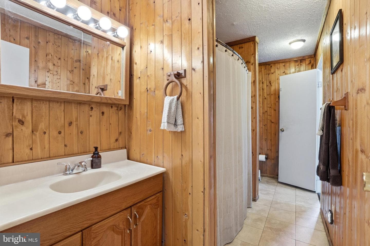 711 Hamilton Road photo 26