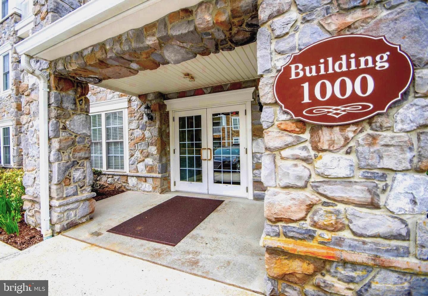 1108 Lilac Ct photo 2