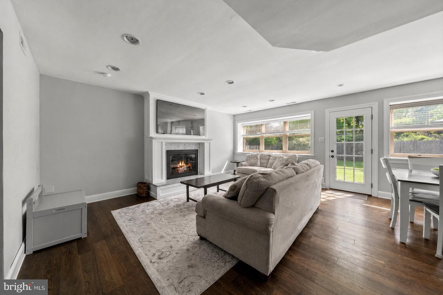862 Village Circle photo 18