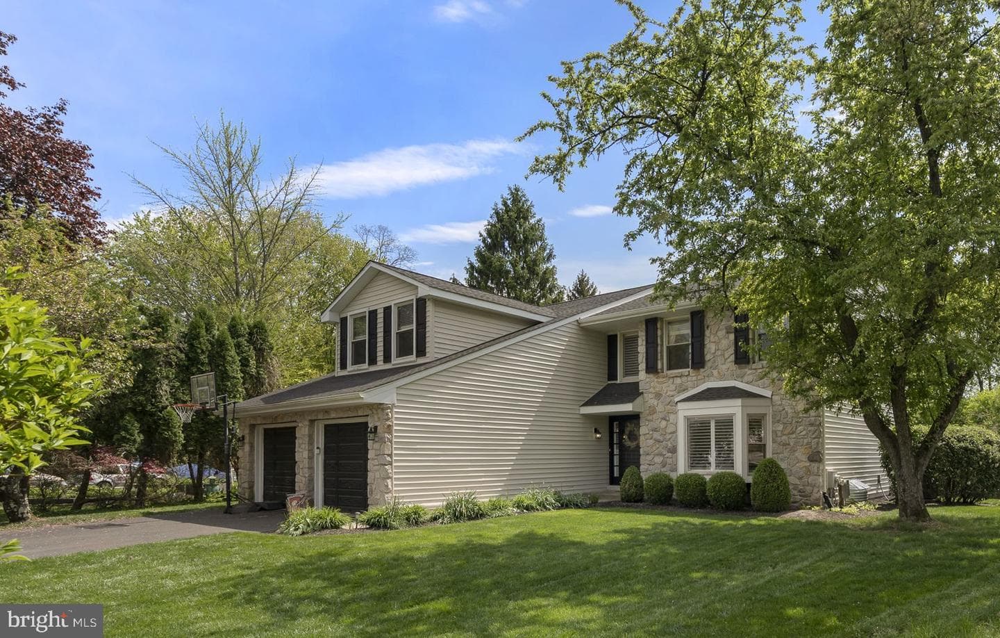 862 Village Circle photo 3