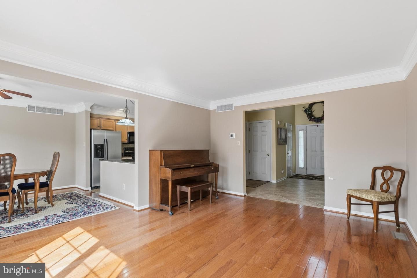1437 Hillcrest Court photo 5