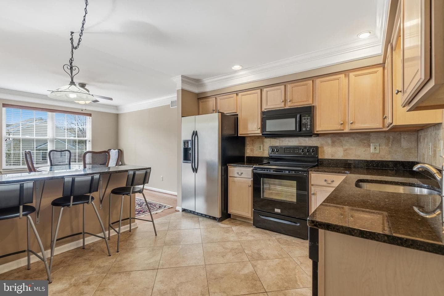 1437 Hillcrest Court photo 8