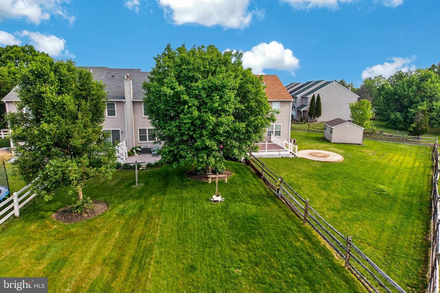 142 Bartlett Court photo 8