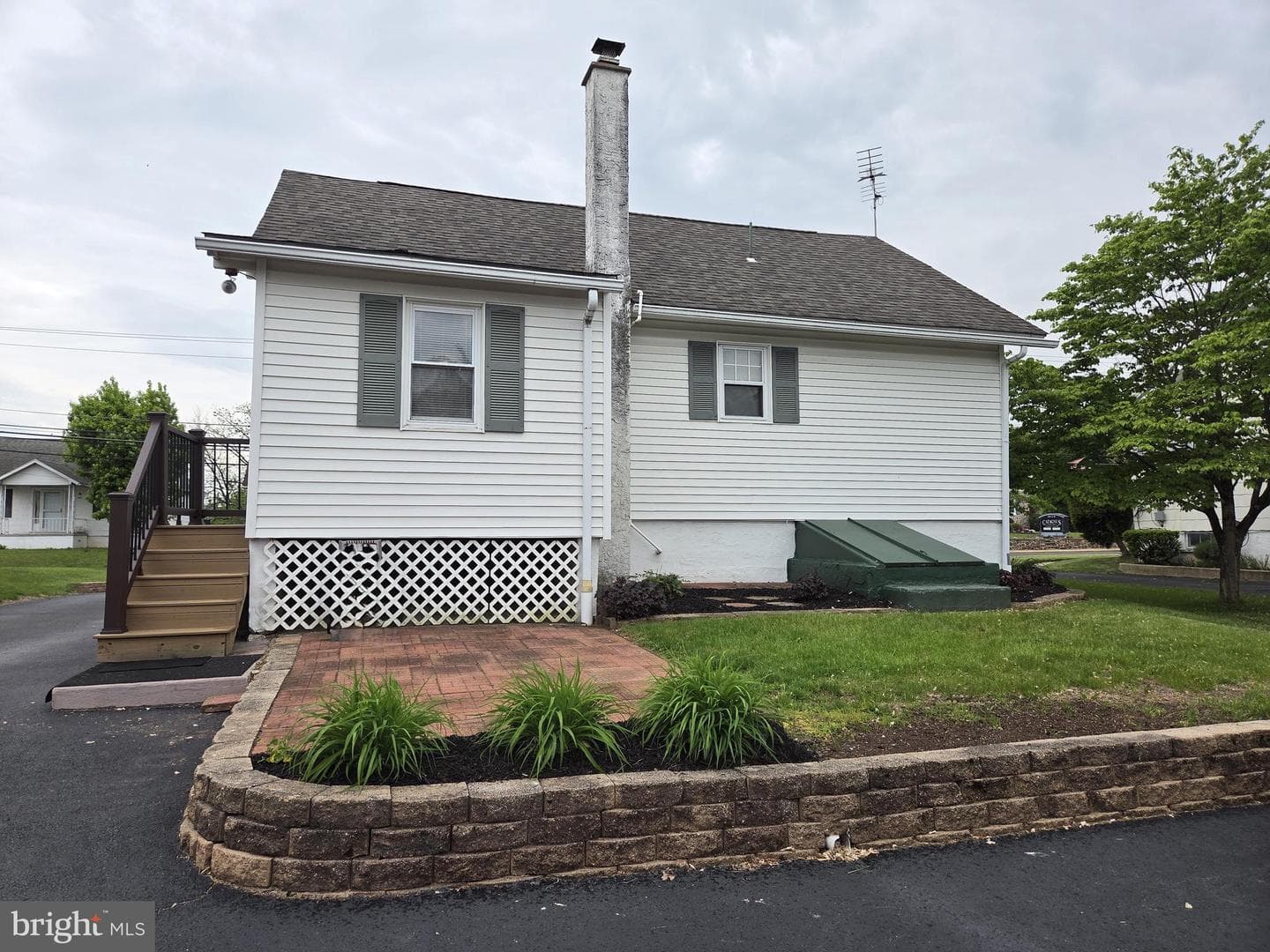 1029 E Philadelphia Avenue photo 21