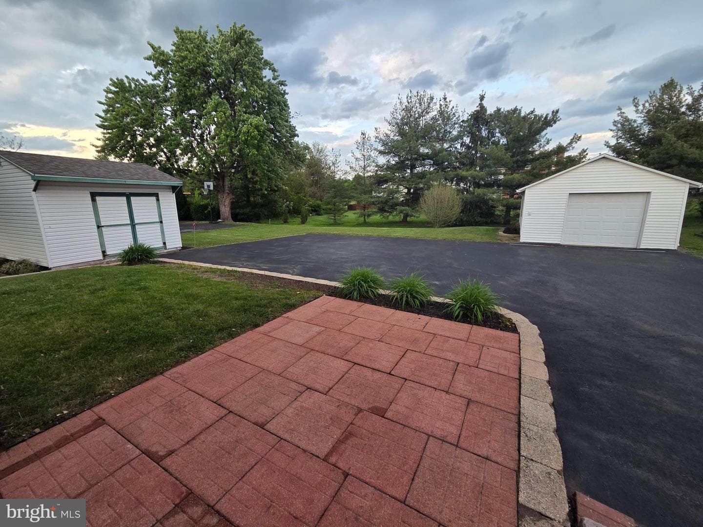 1029 E Philadelphia Avenue photo 24