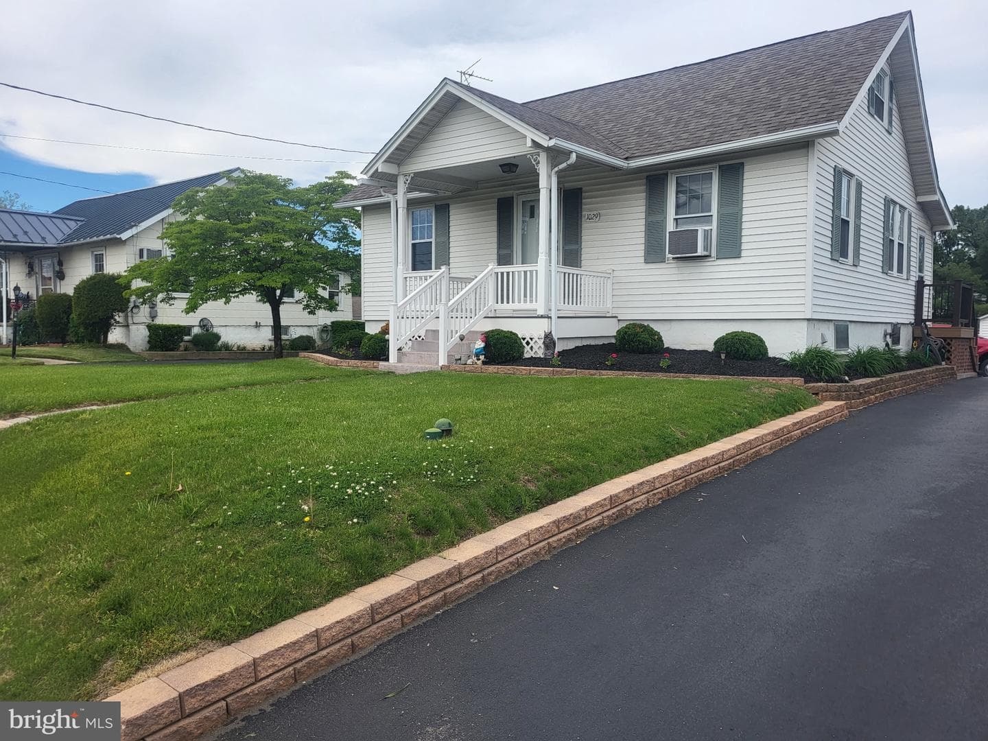 1029 E Philadelphia Avenue photo 3