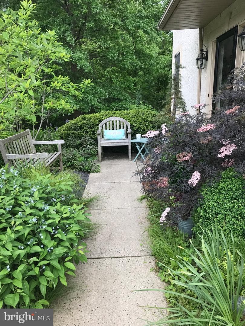 1241 Carnigan Court photo 4
