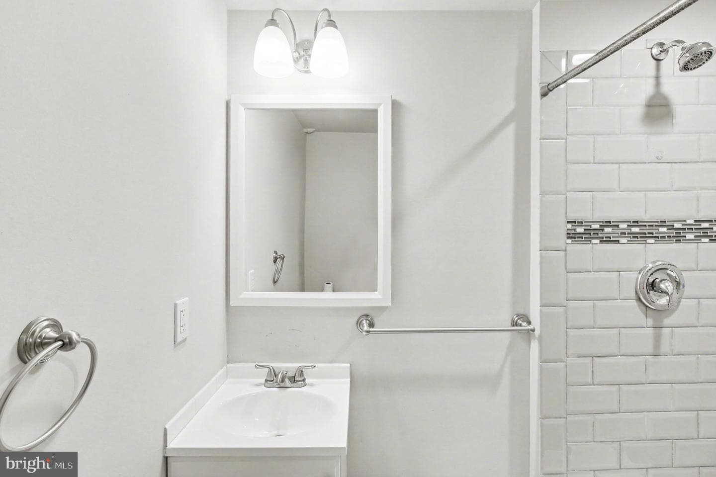 511 East Avenue photo 23