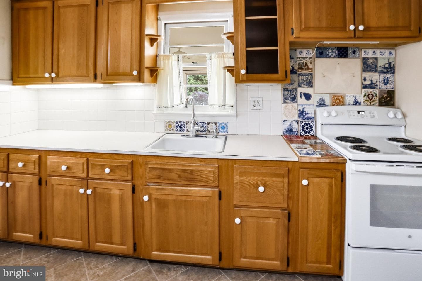 54 Douglas Street photo 14