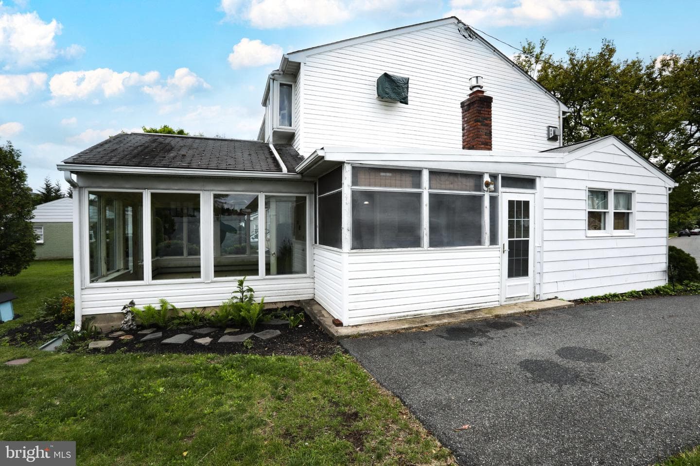 54 Douglas Street photo 3