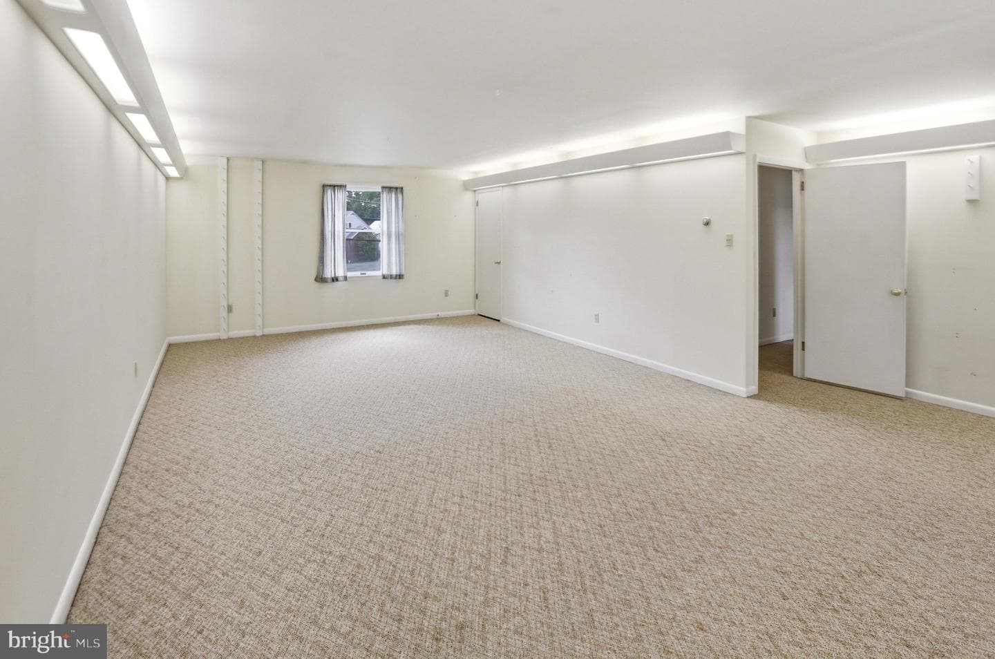 54 Douglas Street photo 34