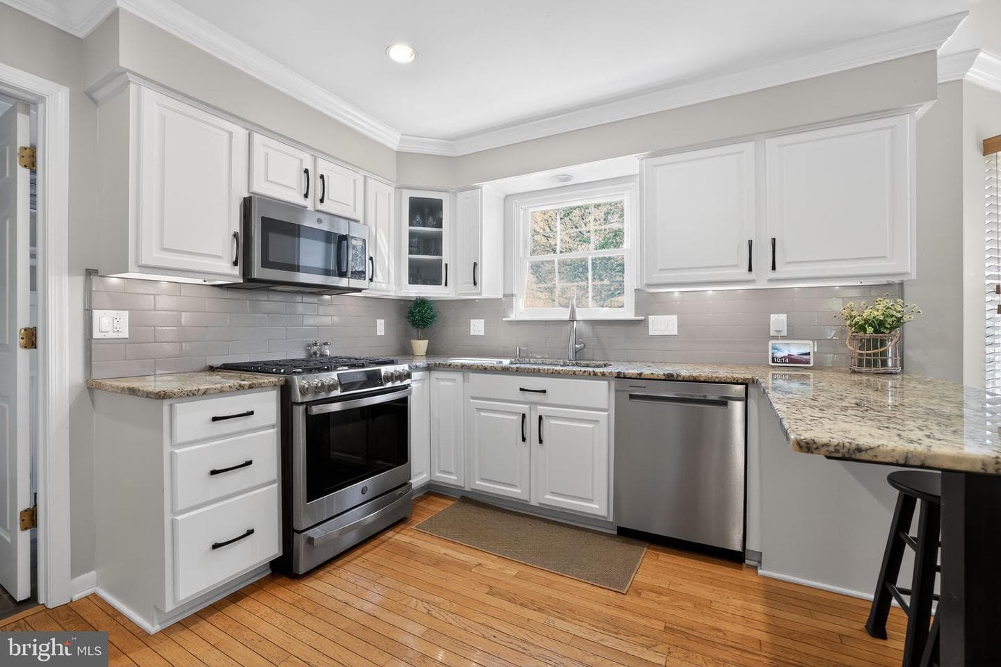 354 Coddington Way photo 3
