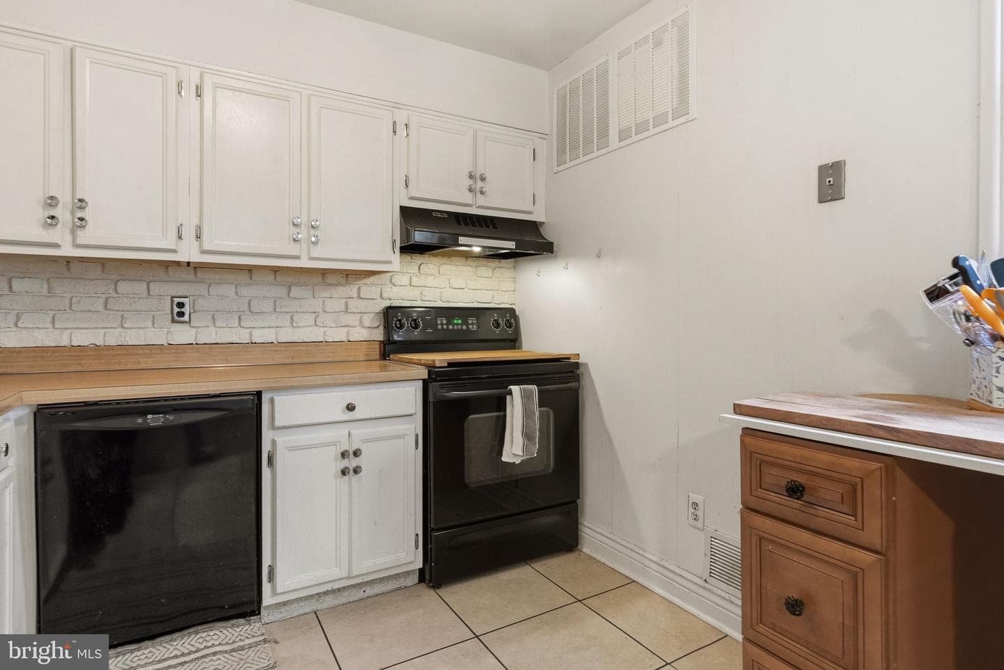 76 Salem Road photo 13