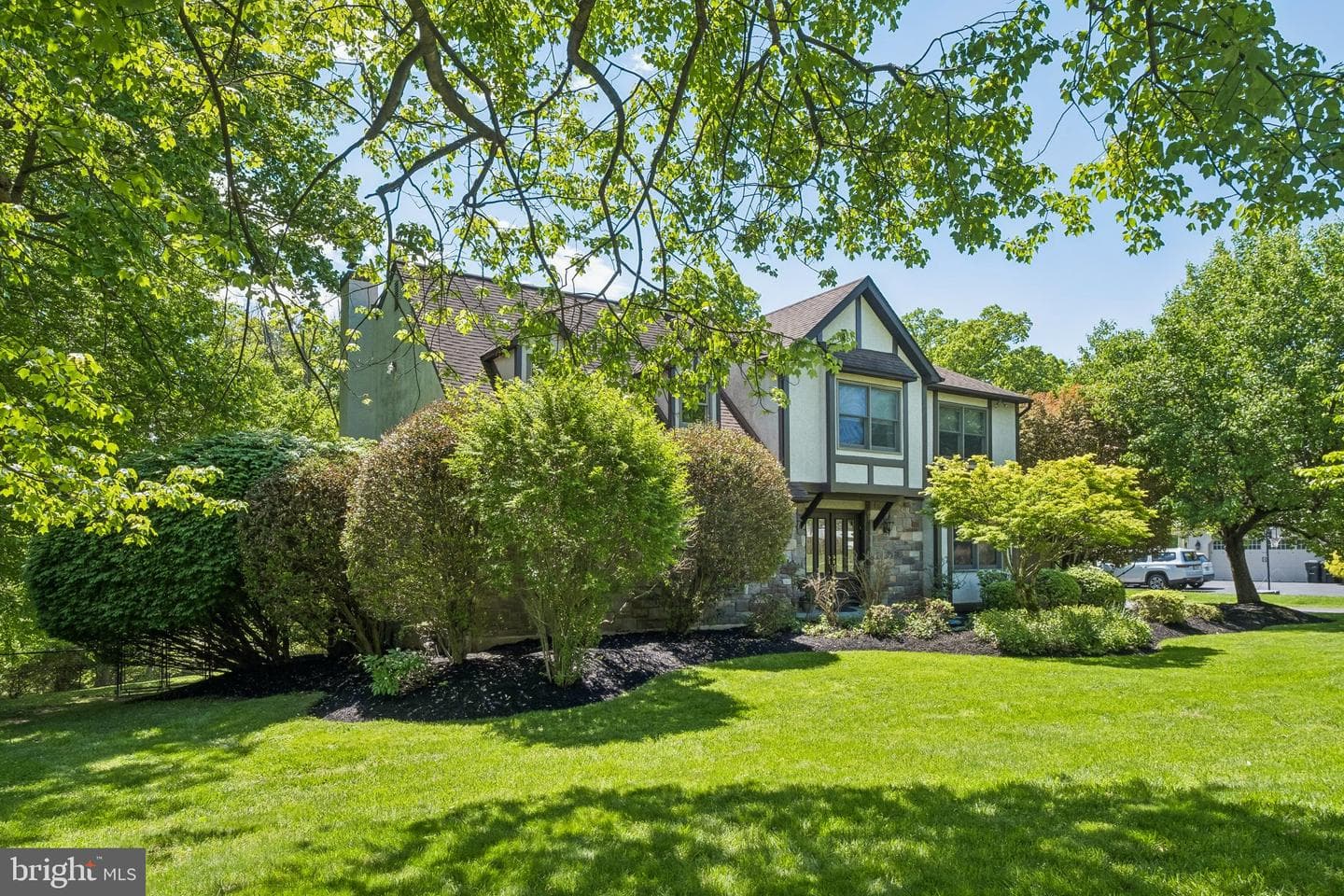 6 Locust Way photo 2