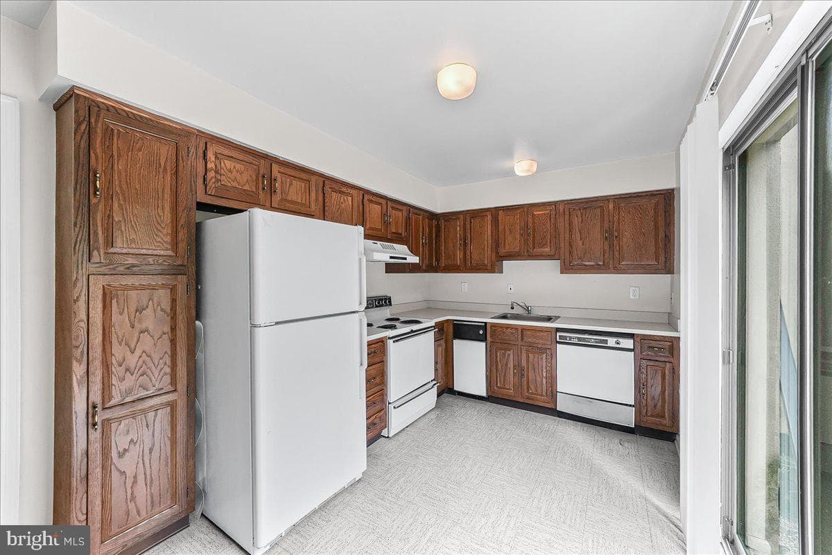 100 Llanalew Road #3c photo 13