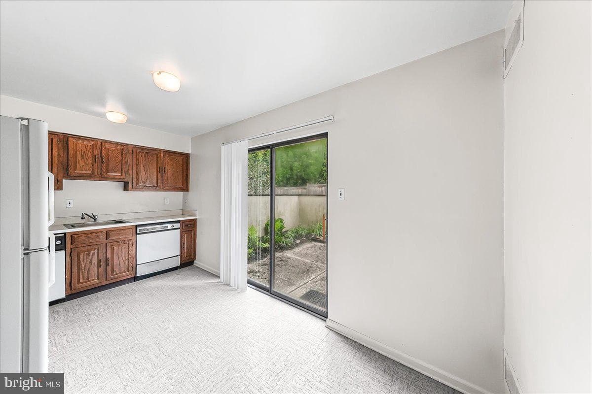 100 Llanalew Road #3c photo 15