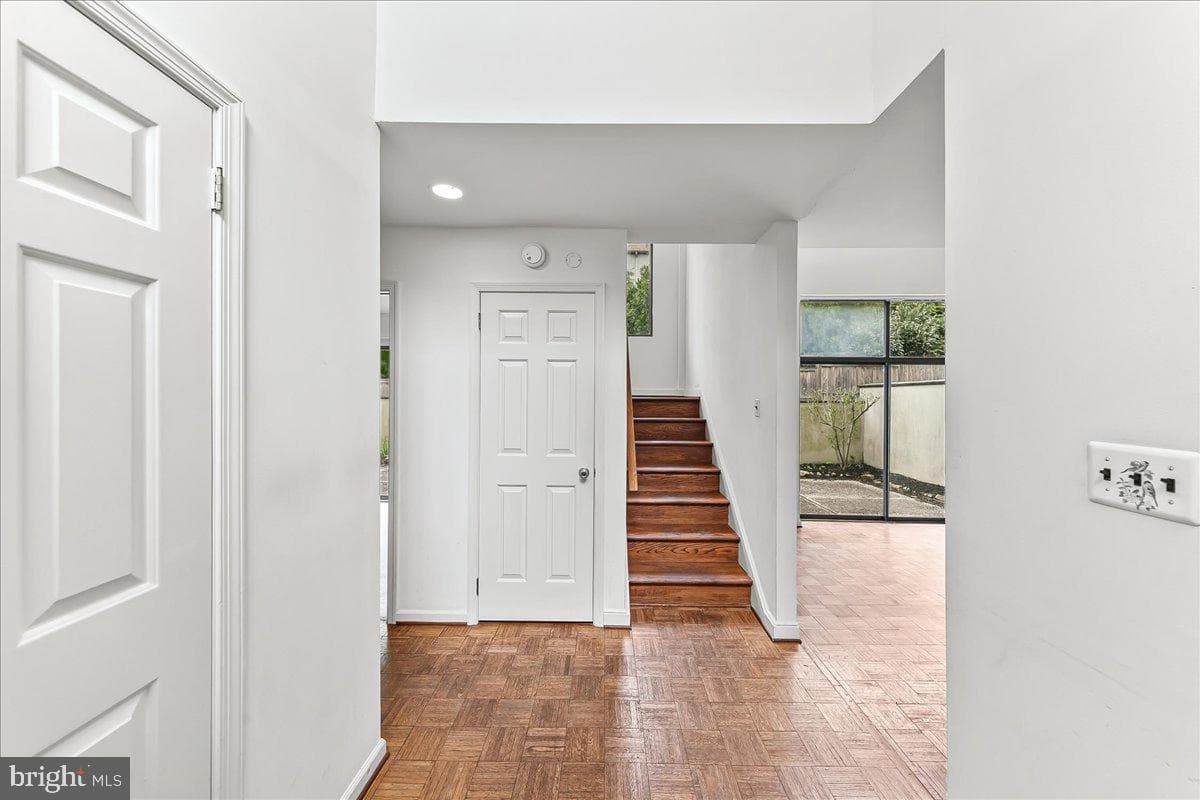 100 Llanalew Road #3c photo 4