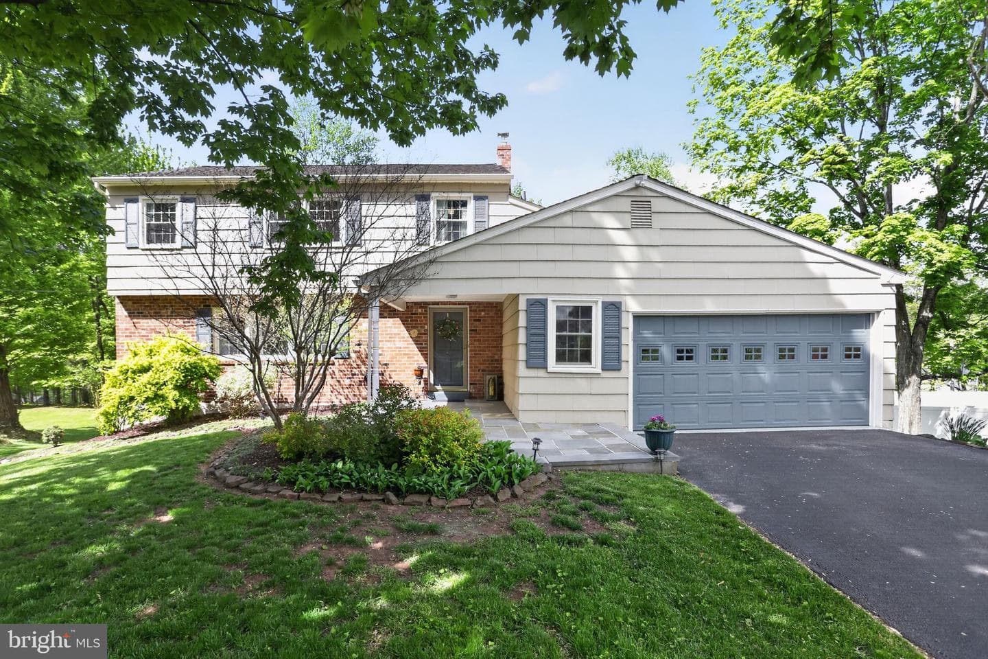 813 Mockingbird Lane
