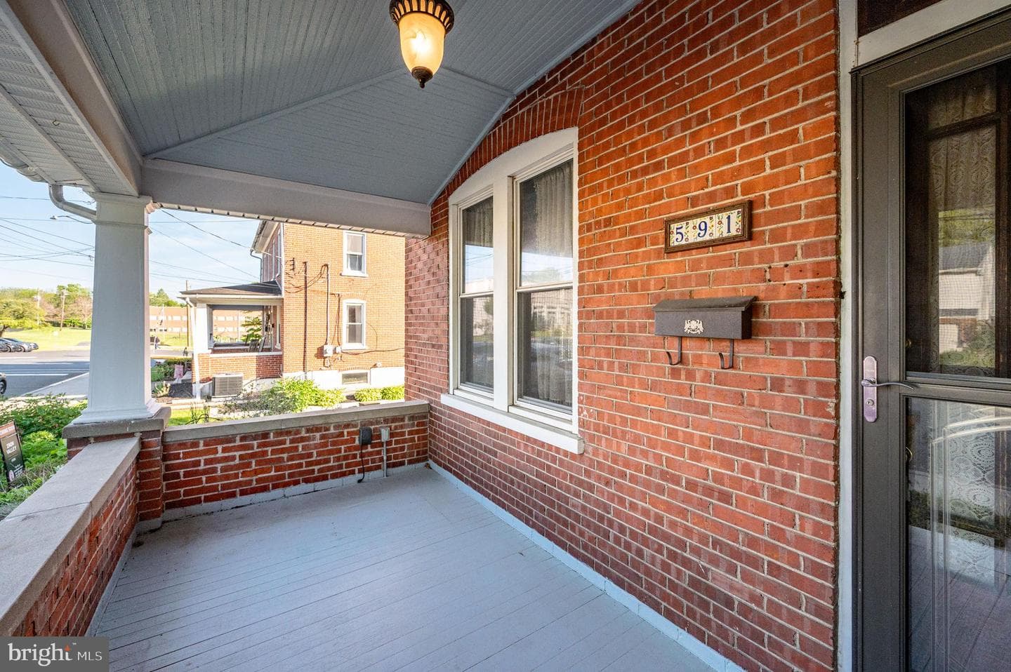 591 Dotts Street photo 4
