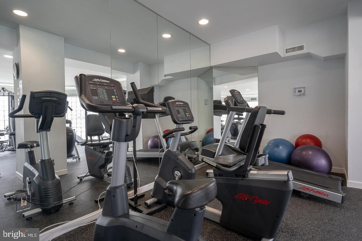 1750 Oakwood Terrace #16-I photo 33