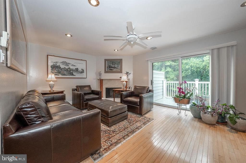 1750 Oakwood Terrace #16-I photo 5