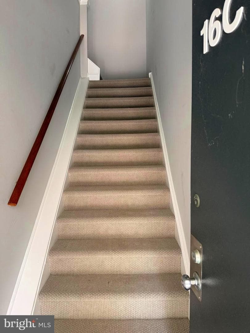 1750 Oakwood Terrace #16c photo 3
