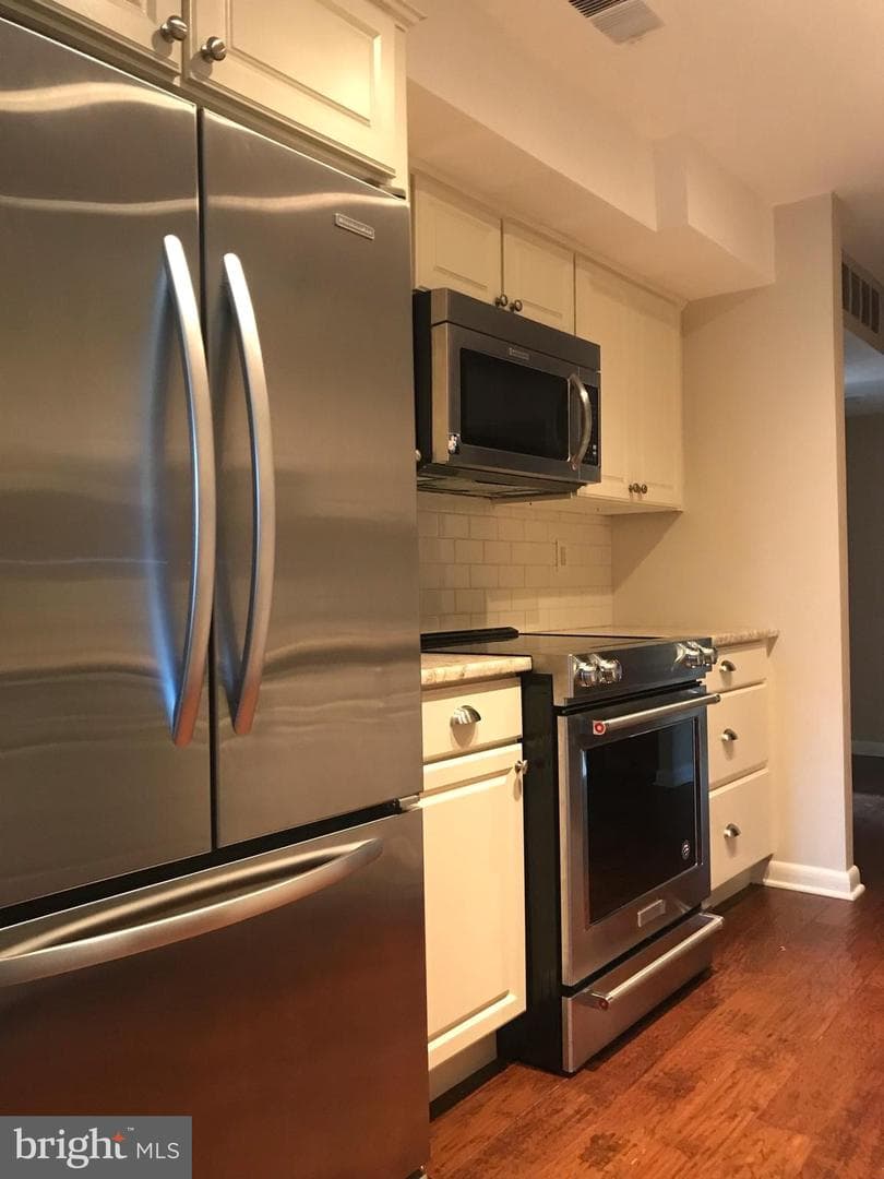 1750 Oakwood Terrace #4c photo 19