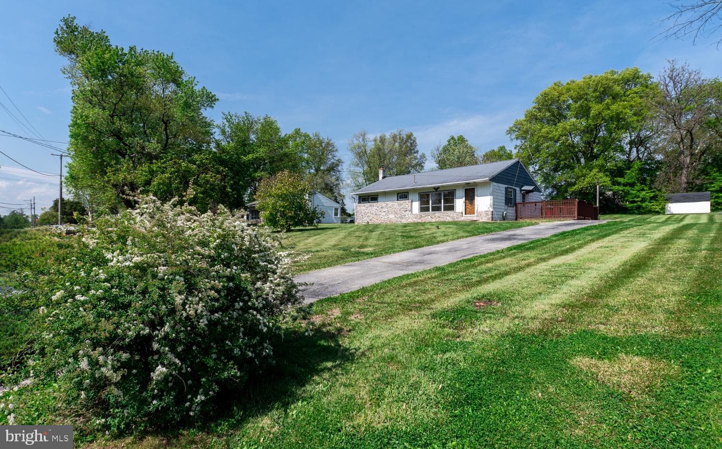 883 Bleim Road photo 3