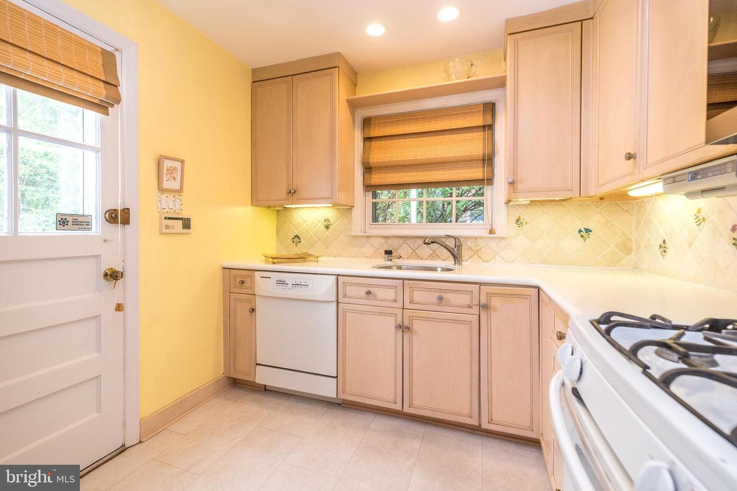 139 Kingston Road photo 10