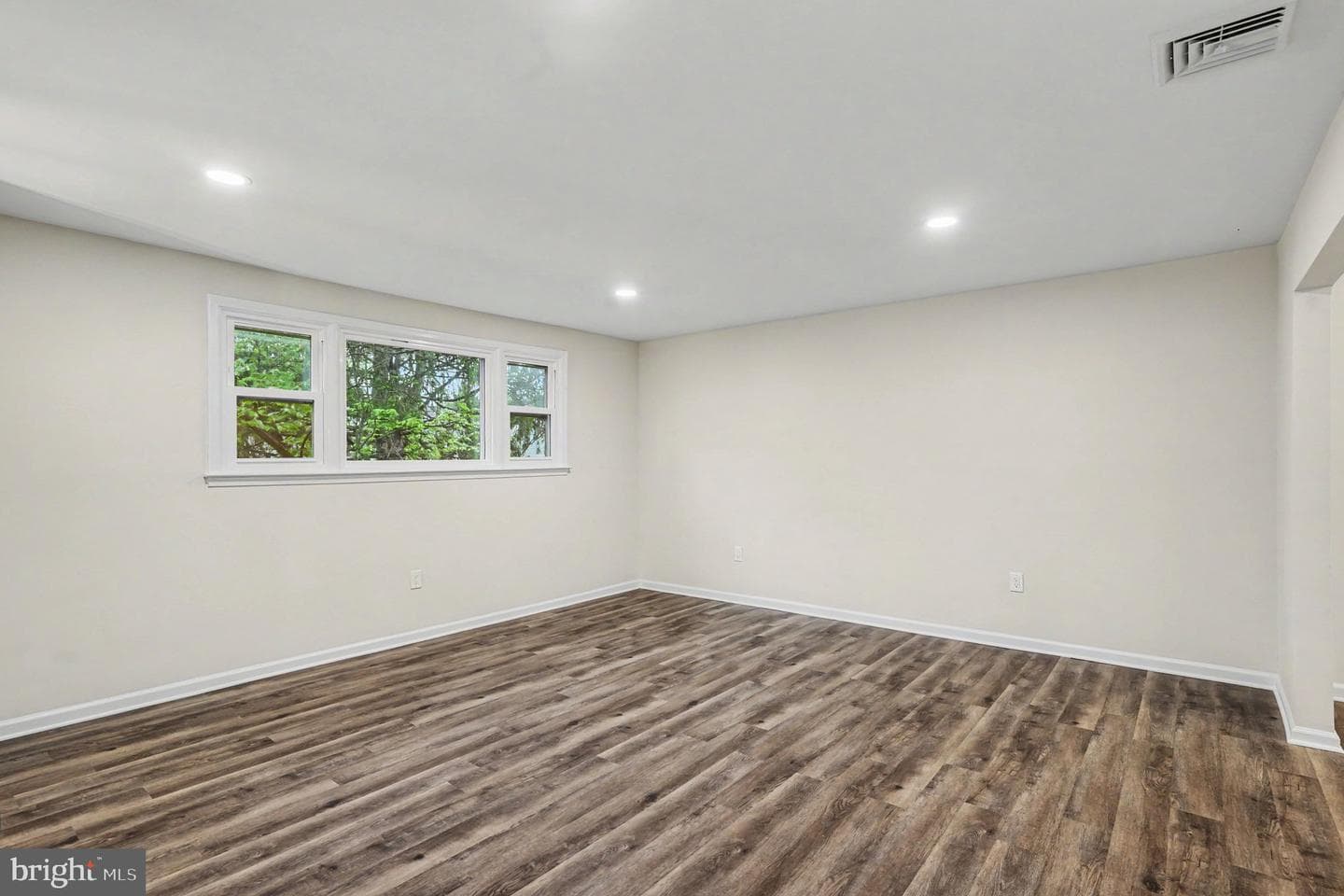 208 W 3rd Street photo 12