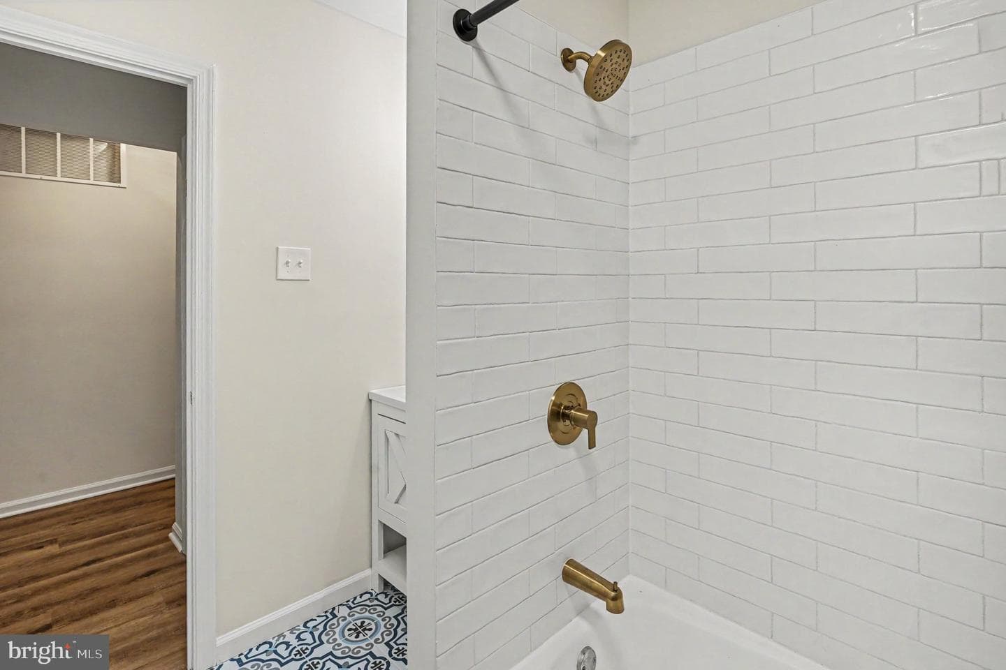 208 W 3rd Street photo 19